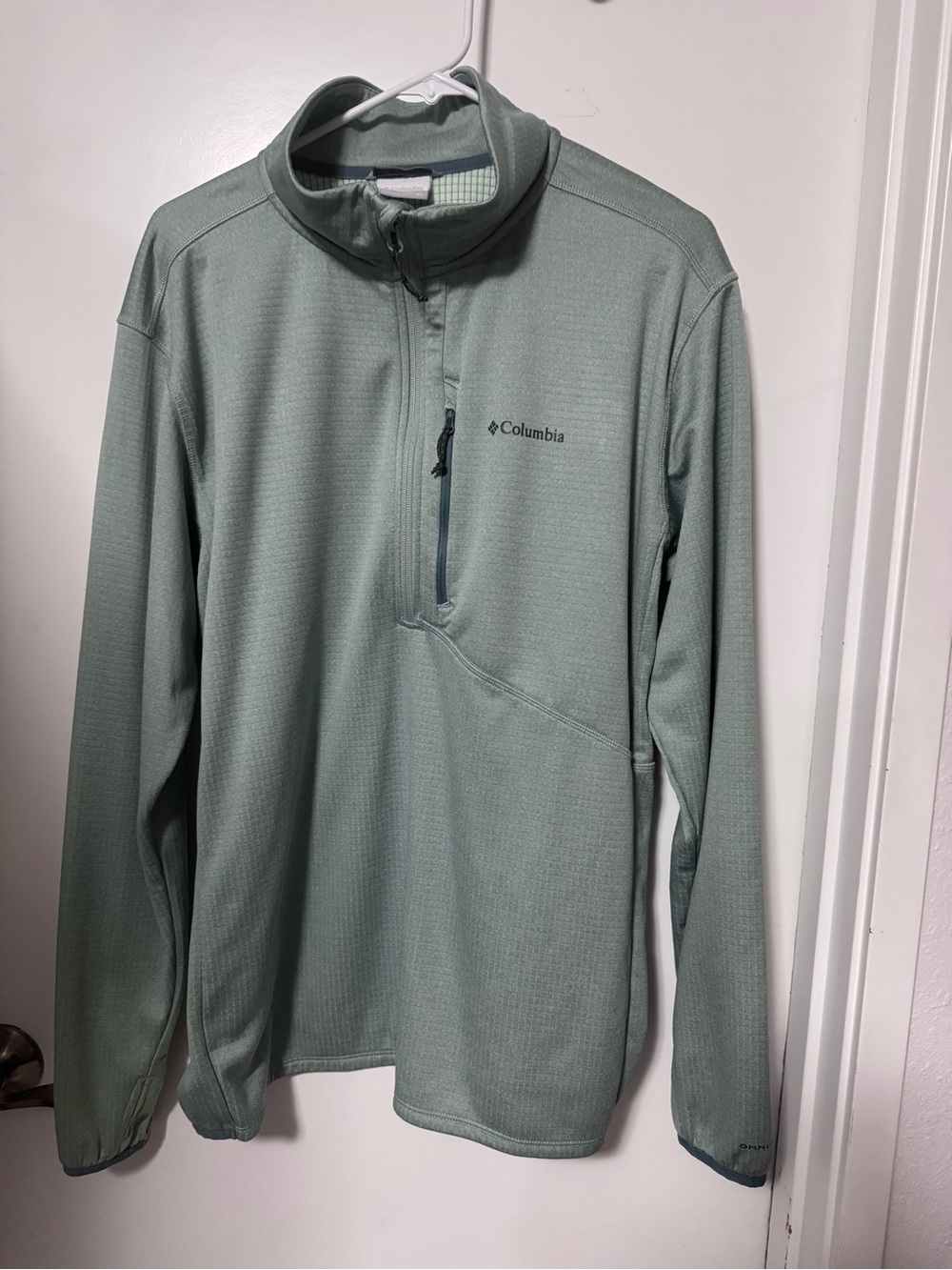 Columbia Light Green Crewneck Sweatshirt with Black Logo - Picture 2 of 4